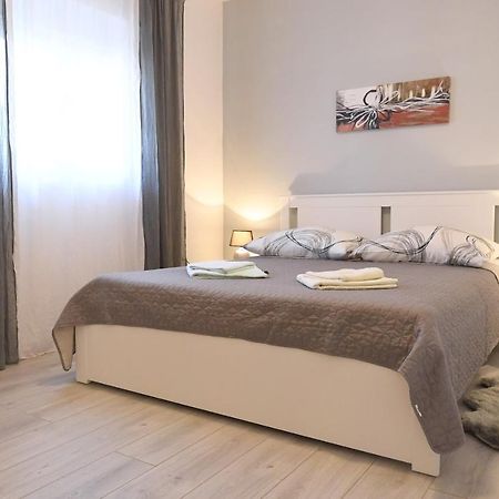 Apartment Karla Zara Esterno foto